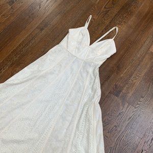 BCBG MAxi eyelet cotton dress lined with stays!